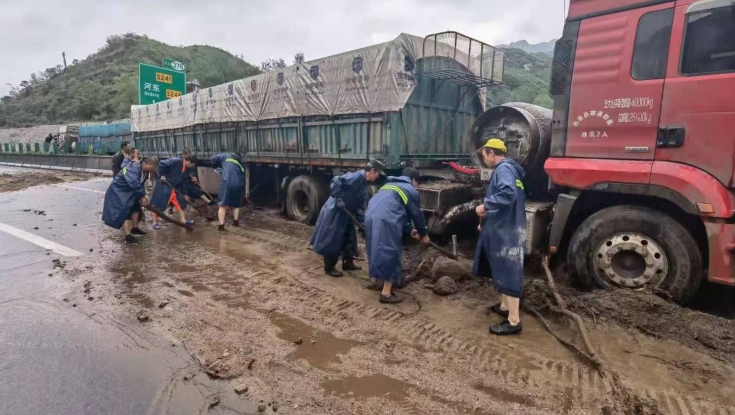 18小时鏖战抢通抗洪抢险“生命线”——记全国工人先锋号、河北高速集团张涿分公司